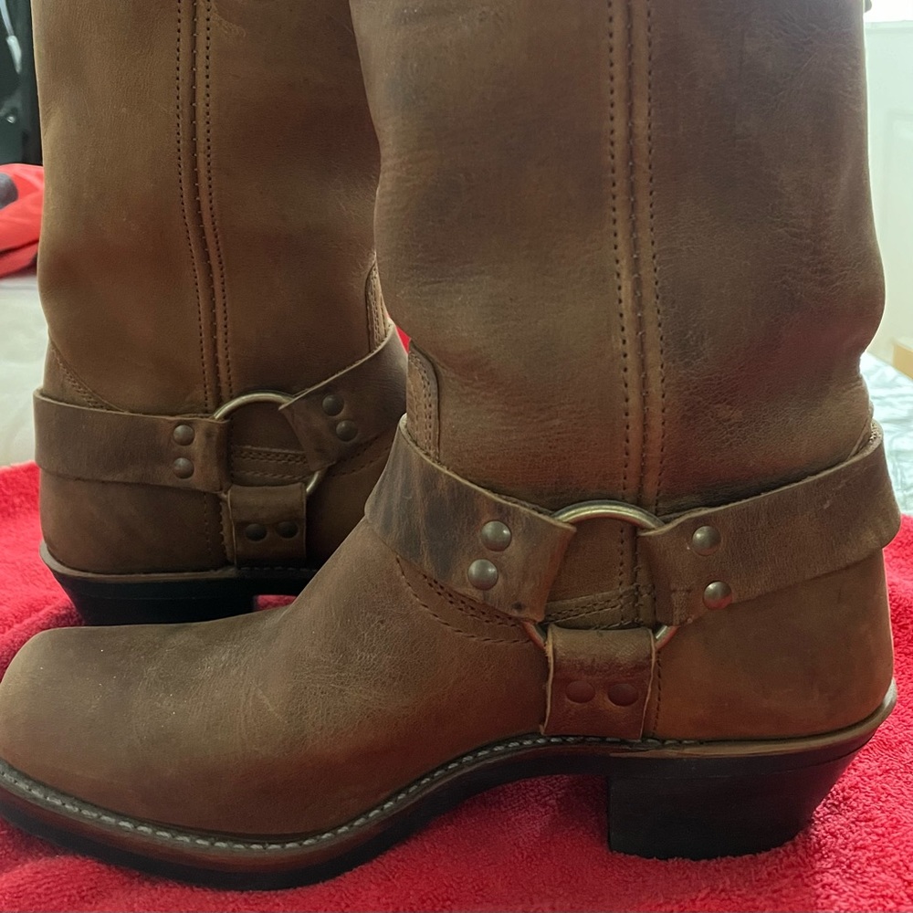 Frye woman’s harness 12R boots